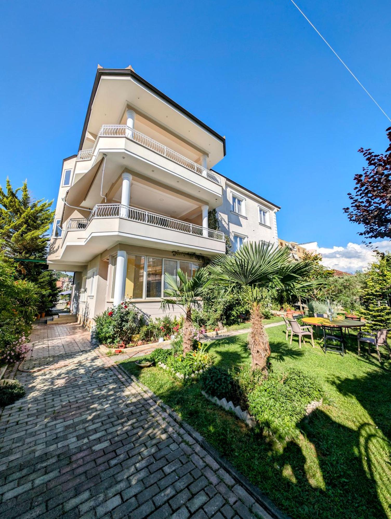Villa With Garden And Veranda Berat Zewnętrze zdjęcie