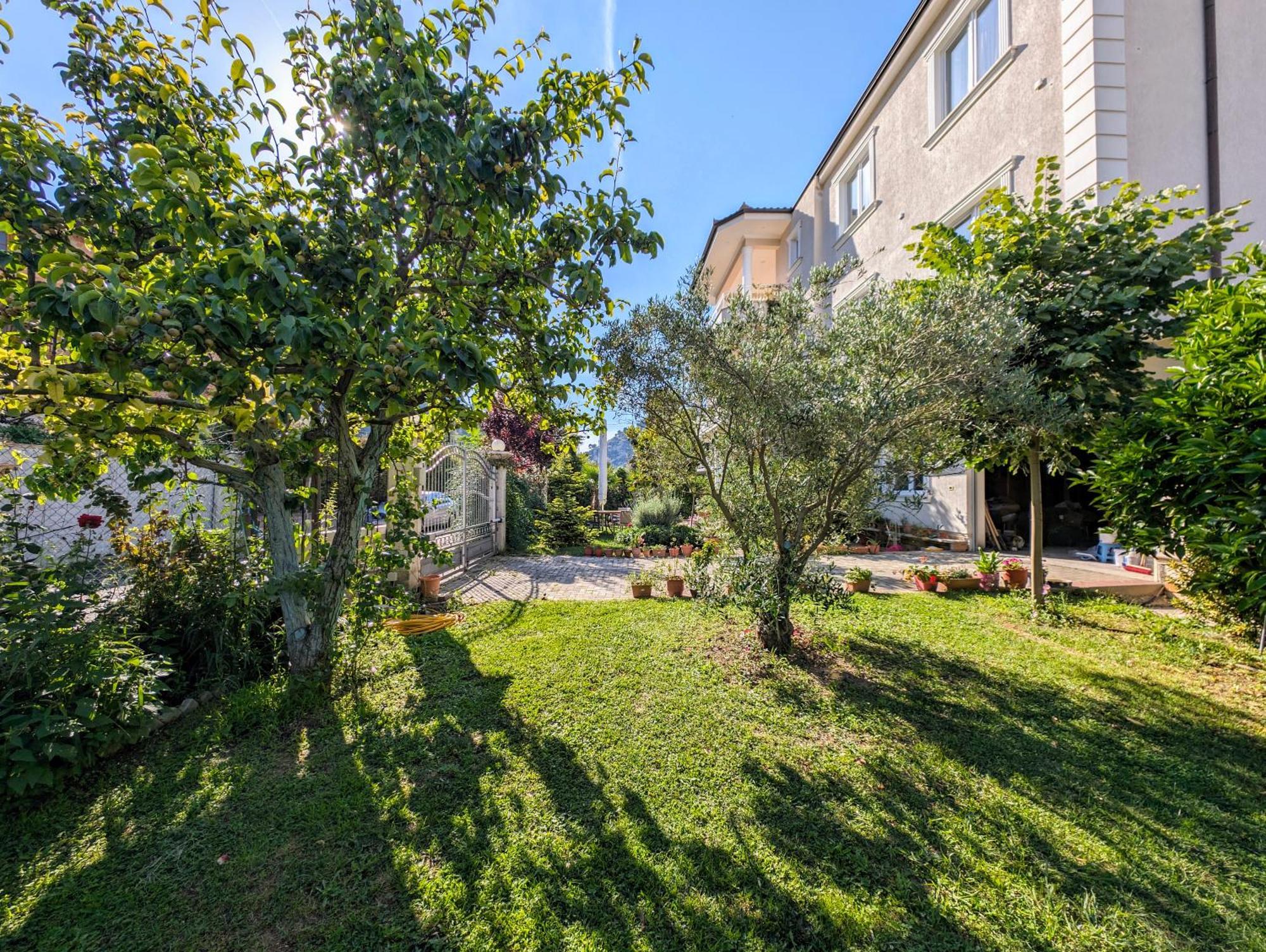 Villa With Garden And Veranda Berat Zewnętrze zdjęcie